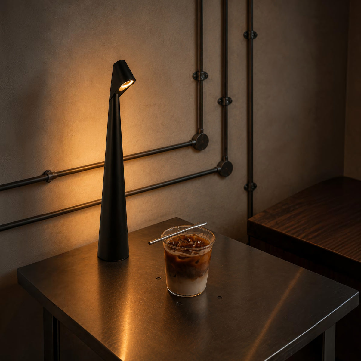 Lampara de mesa Mold black USB