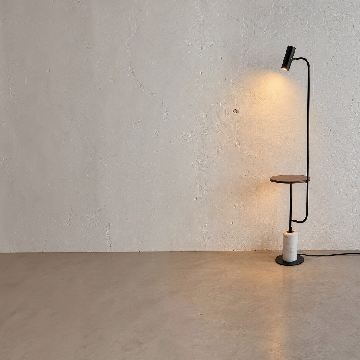 Lampara de piso Mold Table